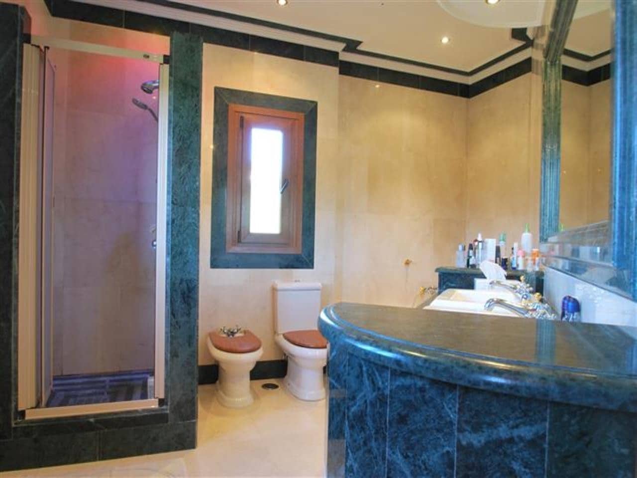 4 bedroom Villa for sale in Estepona with garage - € 2,500,000 (Ref: 6224121)