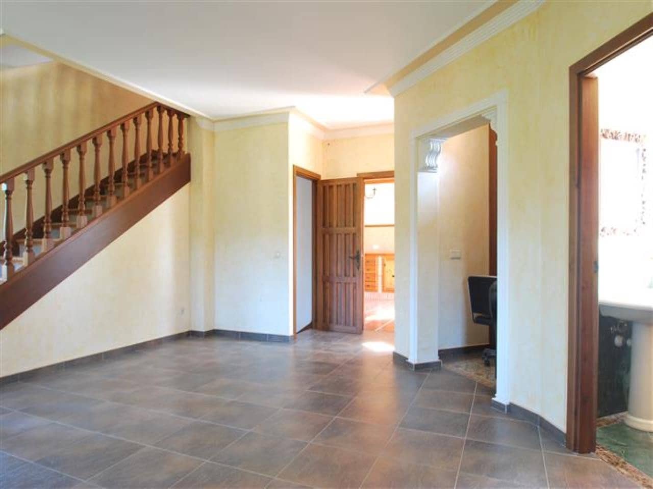 4 bedroom Villa for sale in Estepona with garage - € 2,500,000 (Ref: 6224121)