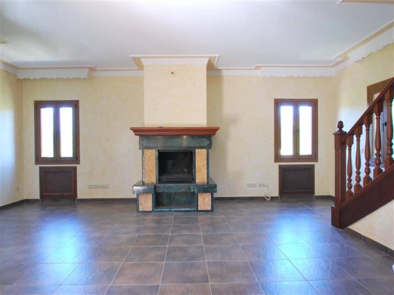 4 bedroom Villa for sale in Estepona with garage - € 2,500,000 (Ref: 6224121)