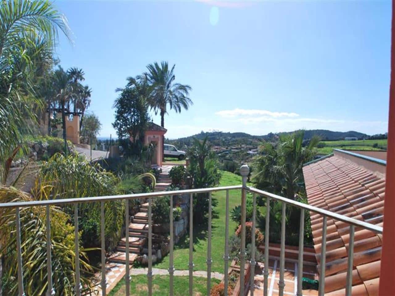 4 bedroom Villa for sale in Estepona with garage - € 2,500,000 (Ref: 6224121)