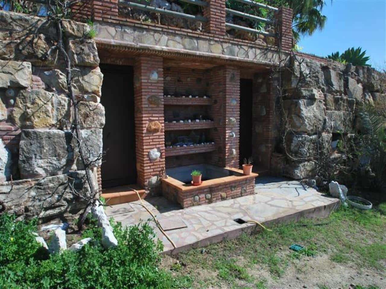 4 bedroom Villa for sale in Estepona with garage - € 2,500,000 (Ref: 6224121)