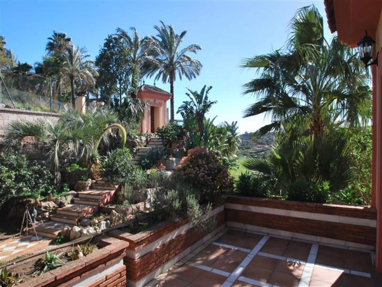4 bedroom Villa for sale in Estepona with garage - € 2,500,000 (Ref: 6224121)