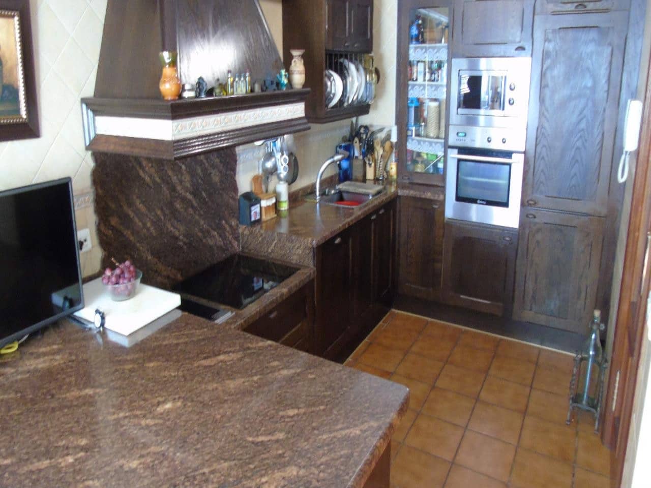 5 bedroom Townhouse for sale in Estepona with garage - € 1,120,000 (Ref: 6238137)