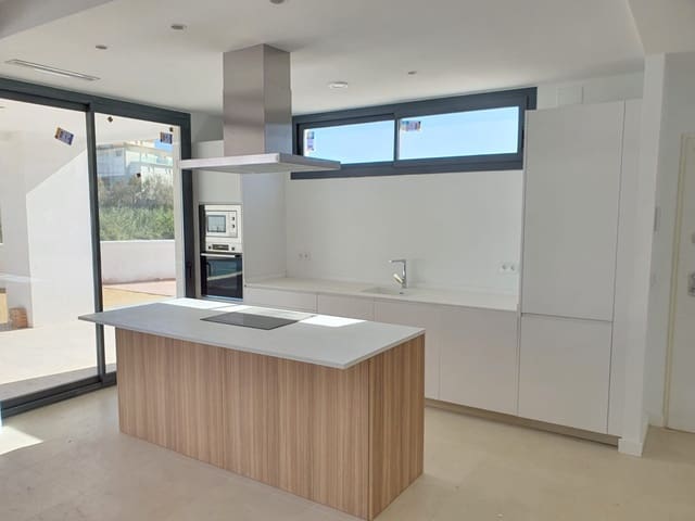 4 makuuhuone Huvila myytävänä paikassa Castillo de la Duquesa, Manilva mukana uima-altaan 
autotalli - 1 065 000 € (Ref: 6316760)