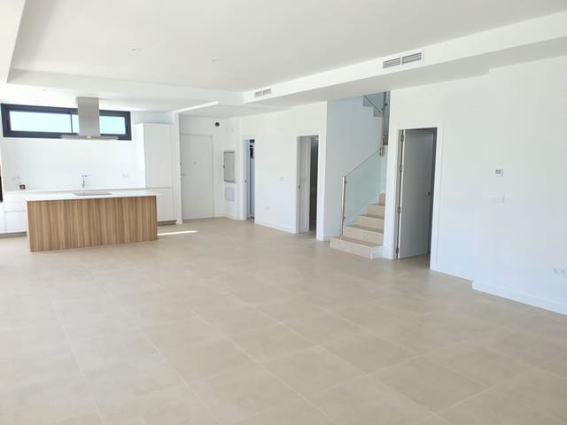 4 makuuhuone Huvila myytävänä paikassa Castillo de la Duquesa, Manilva mukana uima-altaan 
autotalli - 1 065 000 € (Ref: 6316760)