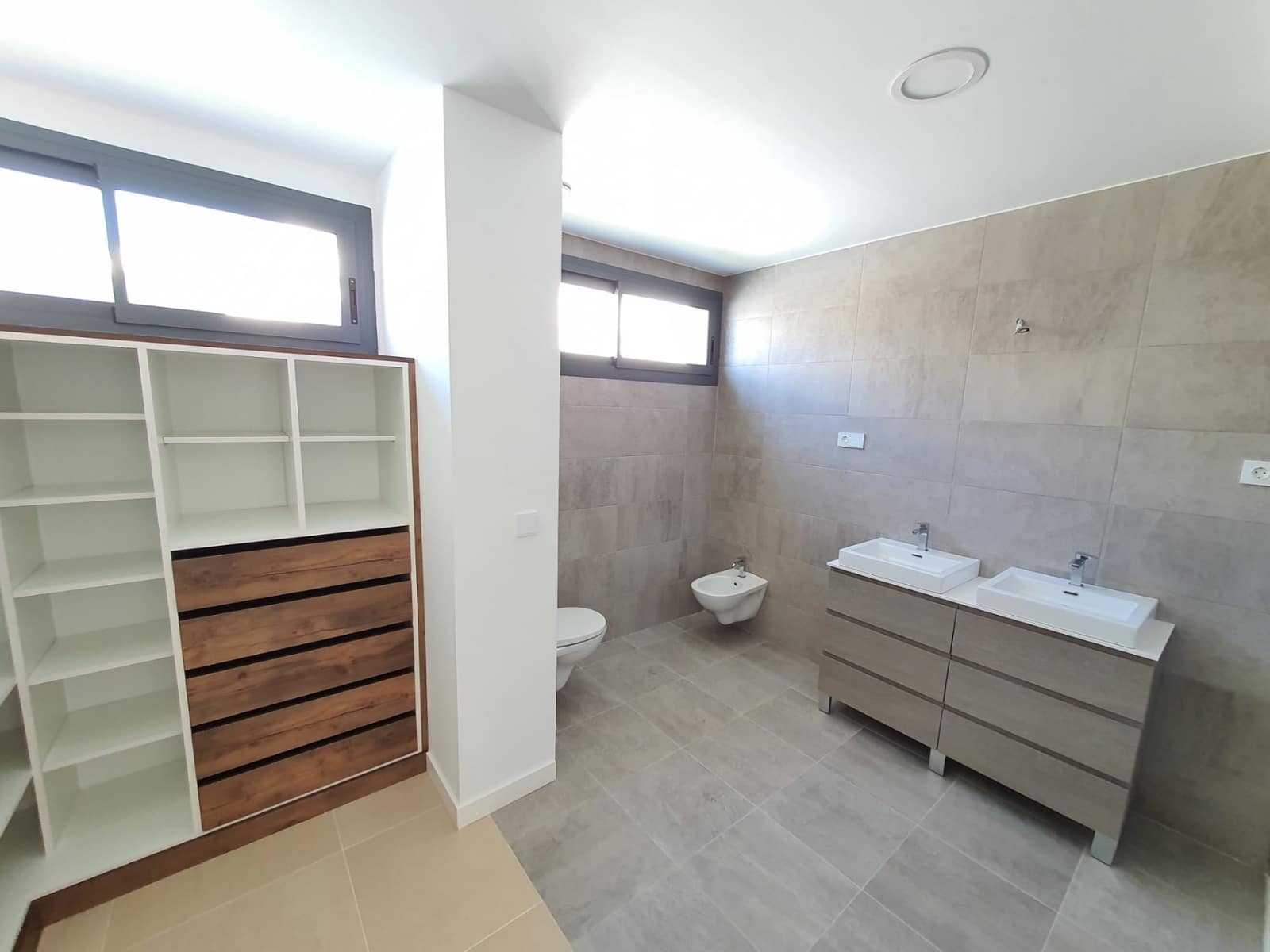 4 bedroom Villa for sale in Castillo de la Duquesa with pool garage - € 1,065,000 (Ref: 6316760)