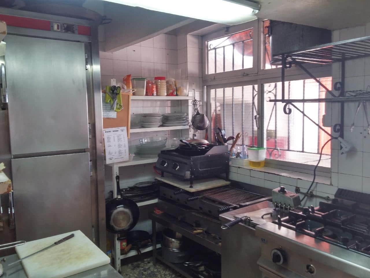 Erhverv til salg i Estepona med swimmingpool - € 186.000 (Ref: 6967453)