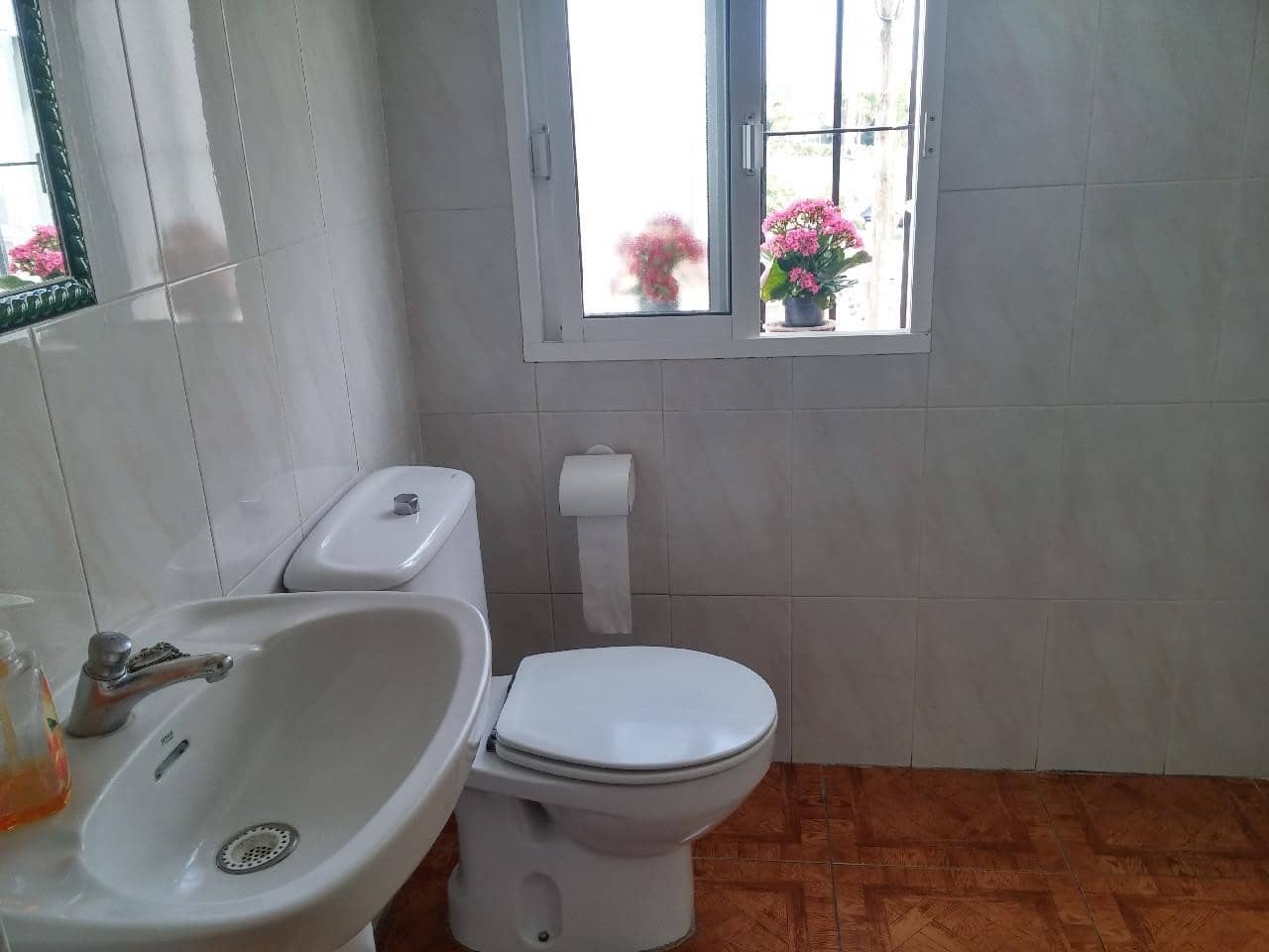 Erhverv til salg i Estepona med swimmingpool - € 186.000 (Ref: 6967453)