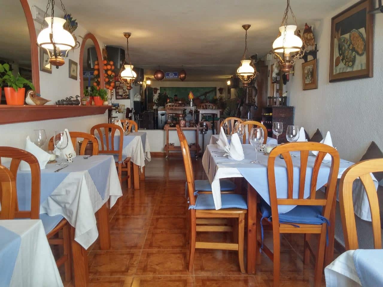 Erhverv til salg i Estepona med swimmingpool - € 186.000 (Ref: 6967453)