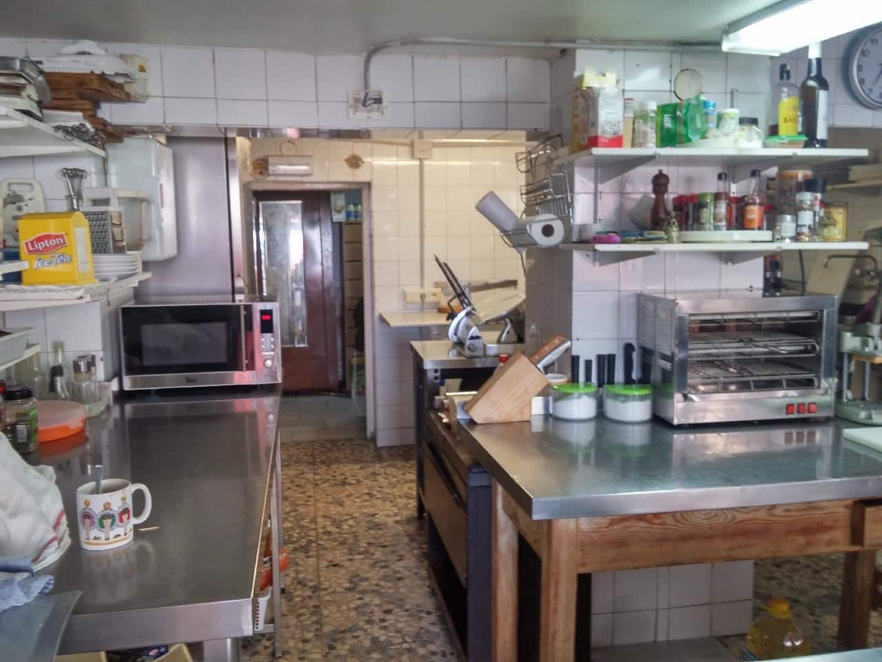 Erhverv til salg i Estepona med swimmingpool - € 186.000 (Ref: 6967453)