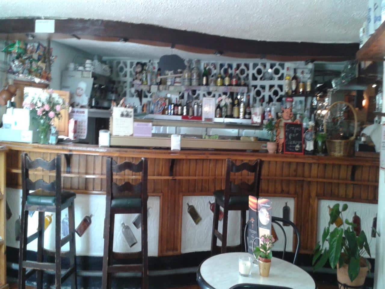 Erhverv til salg i Estepona med swimmingpool - € 186.000 (Ref: 6967453)