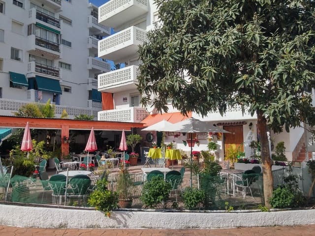 Erhverv til salg i Estepona med swimmingpool - € 186.000 (Ref: 6967453)