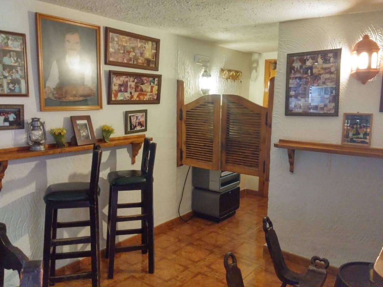 Erhverv til salg i Estepona med swimmingpool - € 186.000 (Ref: 6967453)