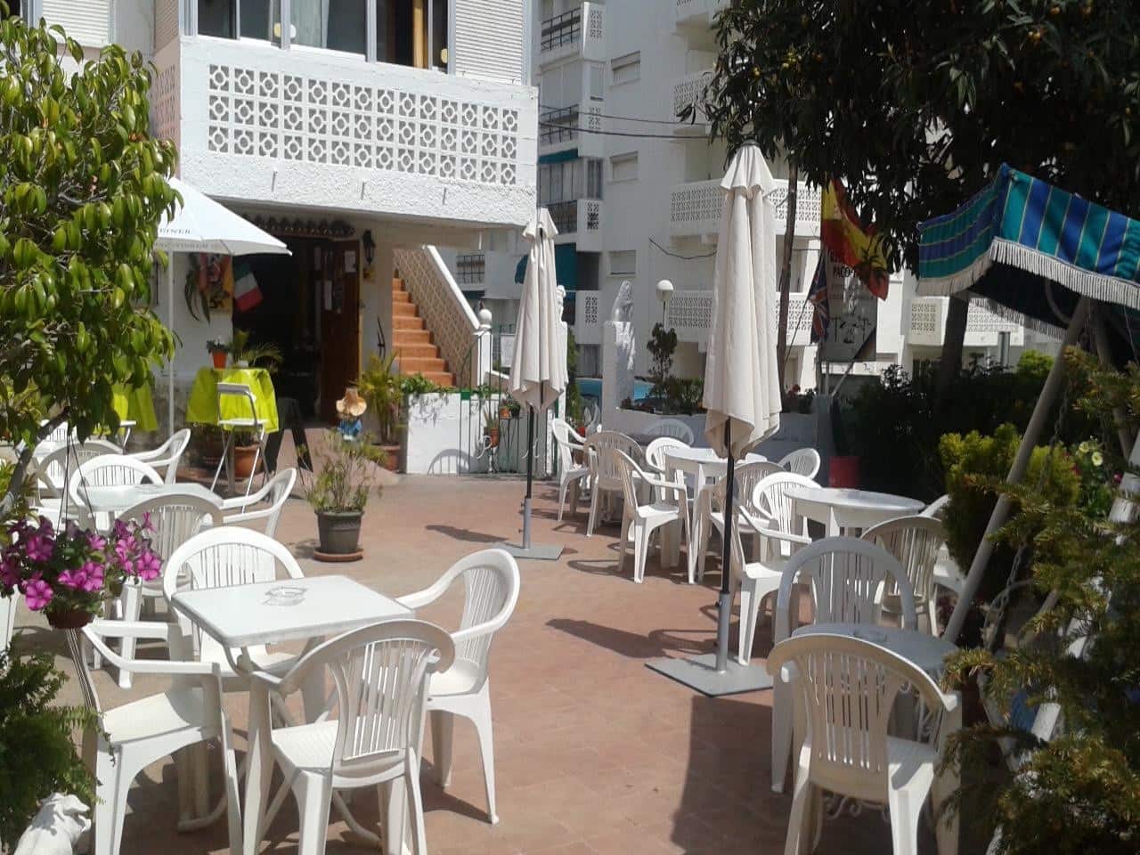 Commercieel te koop in Estepona met zwembad - € 198.000 (Ref: 6967453)