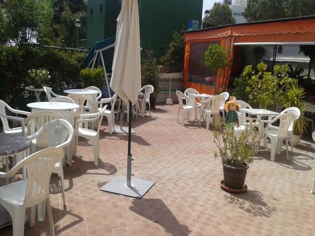Commercieel te koop in Estepona met zwembad - € 198.000 (Ref: 6967453)