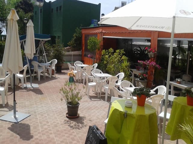 Commercieel te koop in Estepona met zwembad - € 198.000 (Ref: 6967453)