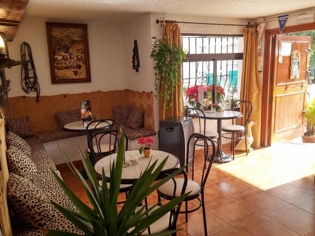 Commercieel te koop in Estepona met zwembad - € 198.000 (Ref: 6967453)