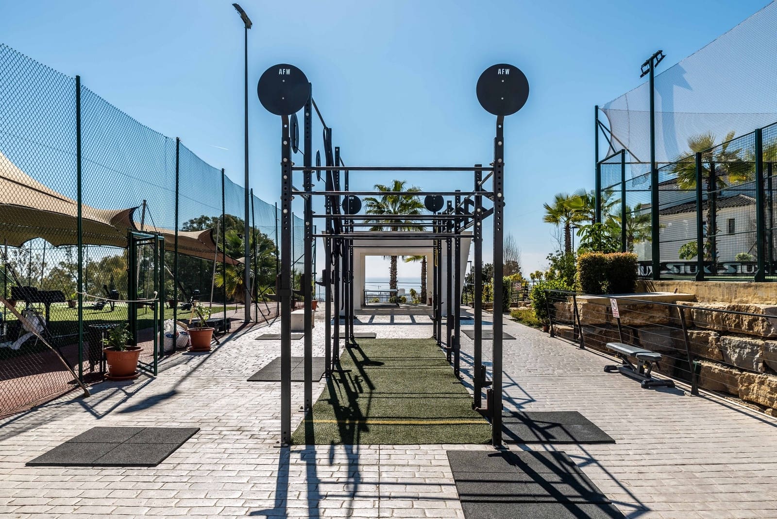 2 Zimmer Apartment zu verkaufen in Estepona mit Pool Garage - 871.442 € (Ref: 7128553)