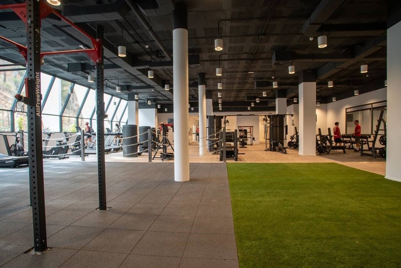 2 Zimmer Apartment zu verkaufen in Estepona mit Pool Garage - 871.442 € (Ref: 7128553)