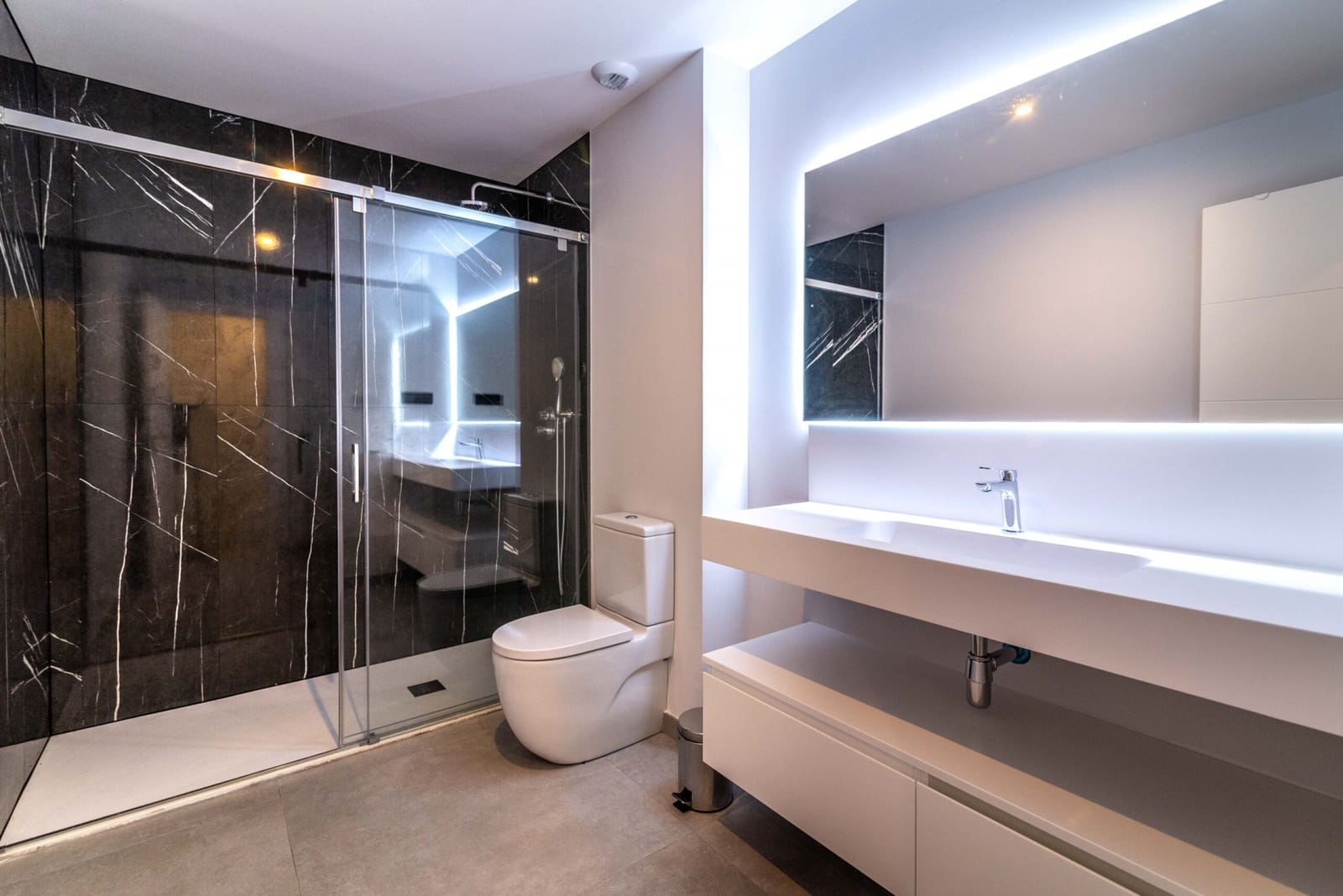 2 Zimmer Apartment zu verkaufen in Estepona mit Pool Garage - 871.442 € (Ref: 7128553)