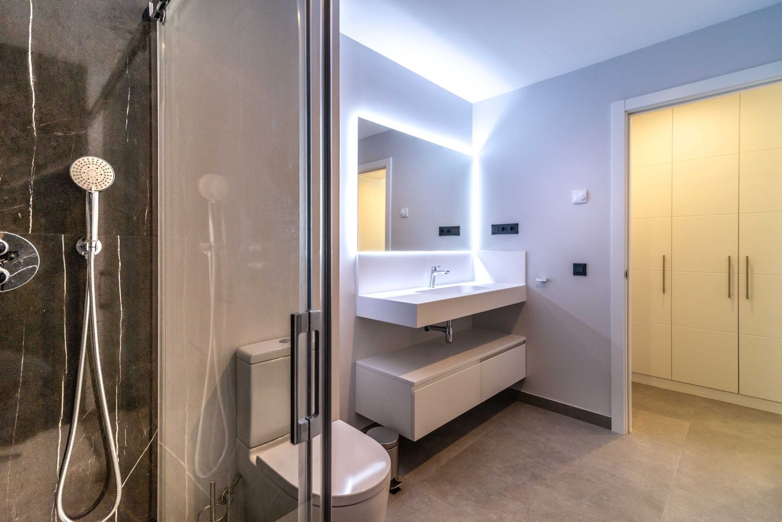 2 Zimmer Apartment zu verkaufen in Estepona mit Pool Garage - 871.442 € (Ref: 7128553)