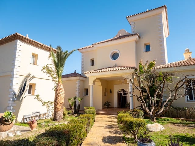 7 bedroom Villa for sale in Altos de Estepona, Estepona with pool garage - € 2,100,000 (Ref: 7808671)