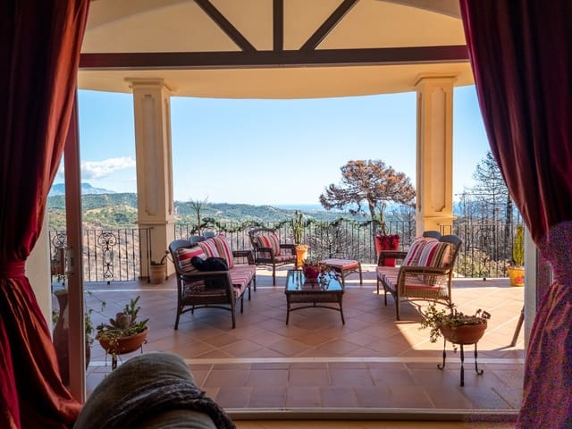 7 bedroom Villa for sale in Altos de Estepona, Estepona with pool garage - € 2,100,000 (Ref: 7808671)