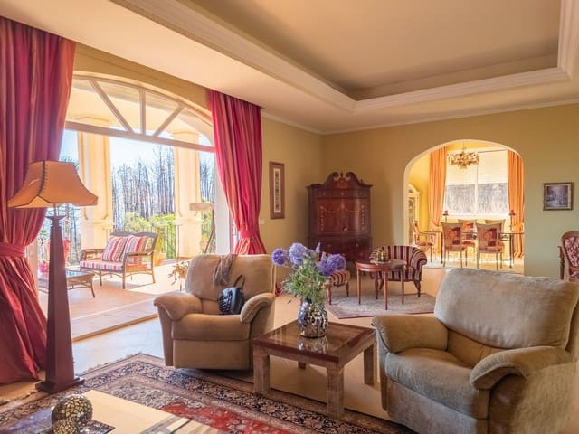 7 bedroom Villa for sale in Altos de Estepona, Estepona with pool garage - € 2,100,000 (Ref: 7808671)