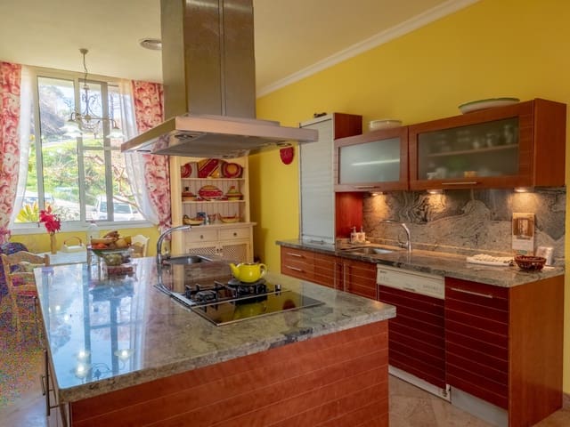 7 bedroom Villa for sale in Altos de Estepona, Estepona with pool garage - € 2,100,000 (Ref: 7808671)