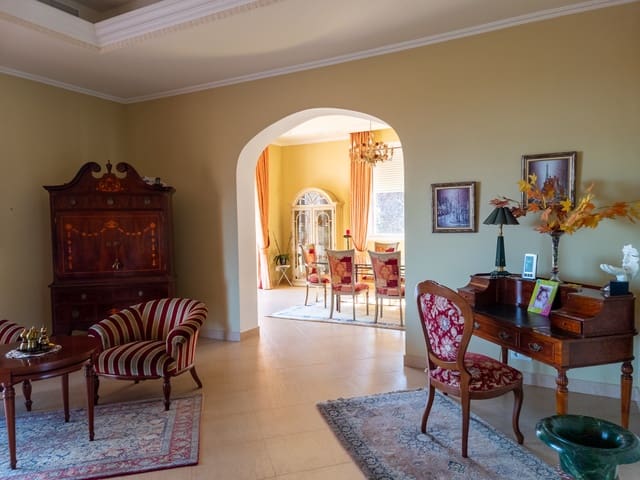 7 bedroom Villa for sale in Altos de Estepona, Estepona with pool garage - € 2,100,000 (Ref: 7808671)