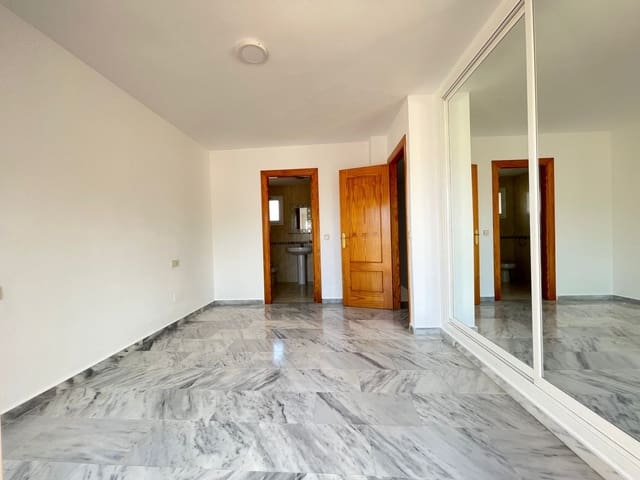 3 bedroom Apartment for sale in Punta Plata, Estepona with pool - € 250,000 (Ref: 8394356)