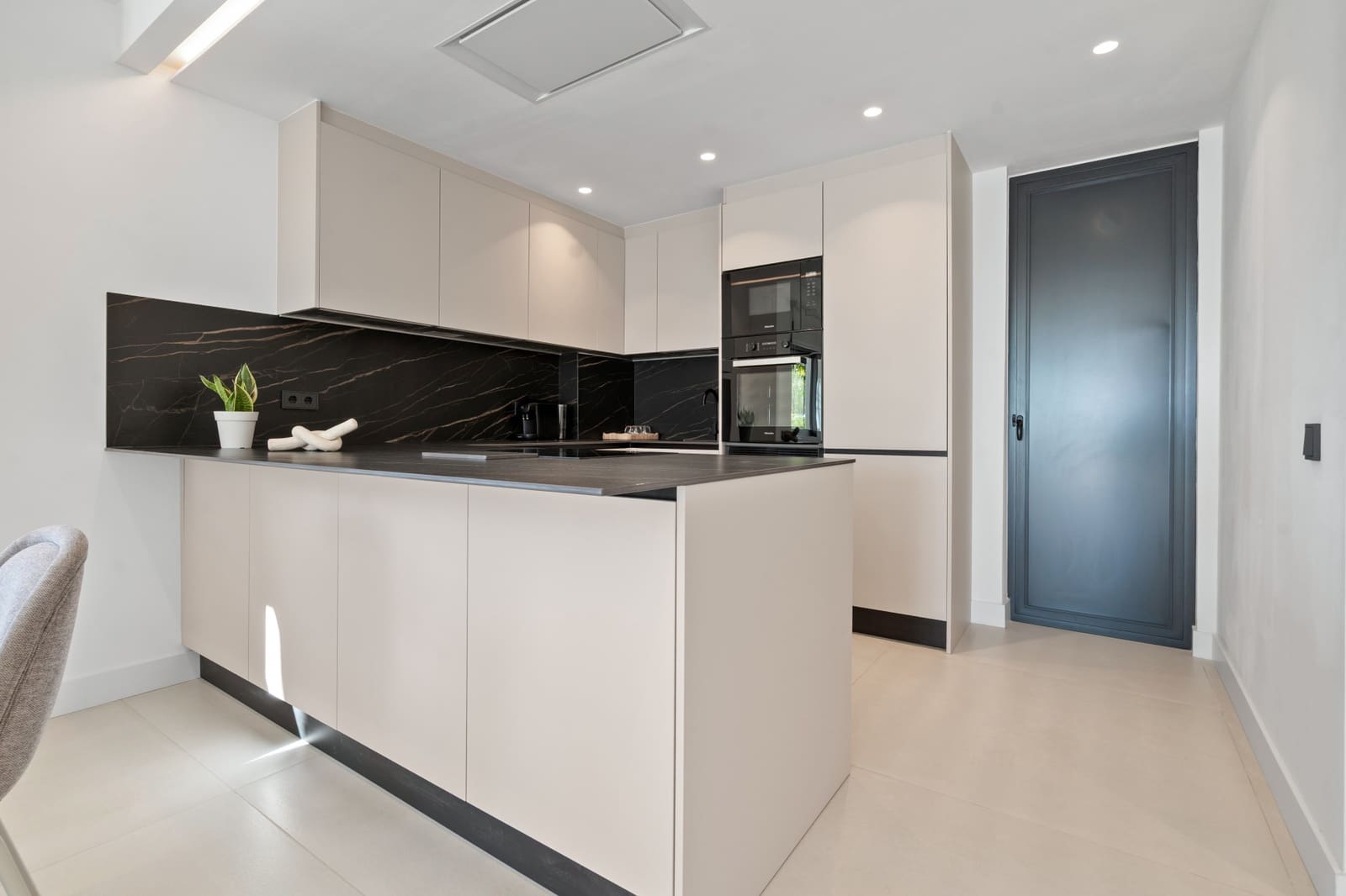 Apartamento de 4 habitaciones en El Paraiso en venta con piscina garaje - 895.000 € (Ref: 8499122)