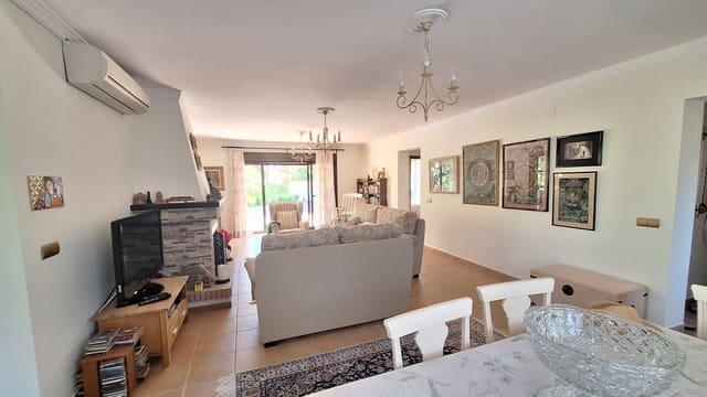 2 quarto Quinta/Casa Rural para venda em El Velerín, Estepona com piscina garagem - 550 000 € (Ref: 8562312)