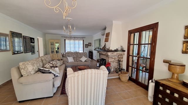 2 quarto Quinta/Casa Rural para venda em El Velerín, Estepona com piscina garagem - 550 000 € (Ref: 8562312)