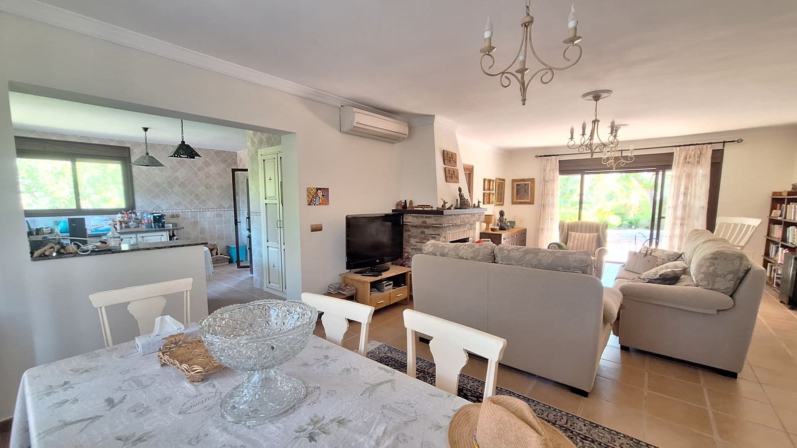 2 slaapkamer Finca/Landhuis te koop in El Velerin met zwembad garage - € 550.000 (Ref: 8562312)