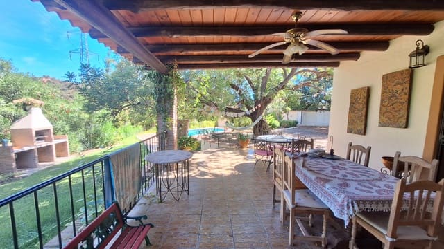 Finca/Casa Rural de 2 habitaciones en El Velerín, Estepona en venta con piscina garaje - 550.000 € (Ref: 8562312)