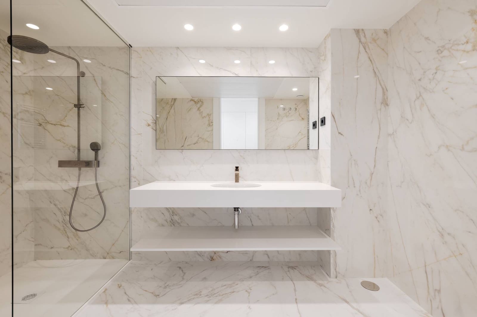 5 soveværelse Lejlighed til salg i Estepona med garage - € 1.678.770 (Ref: 8623604)