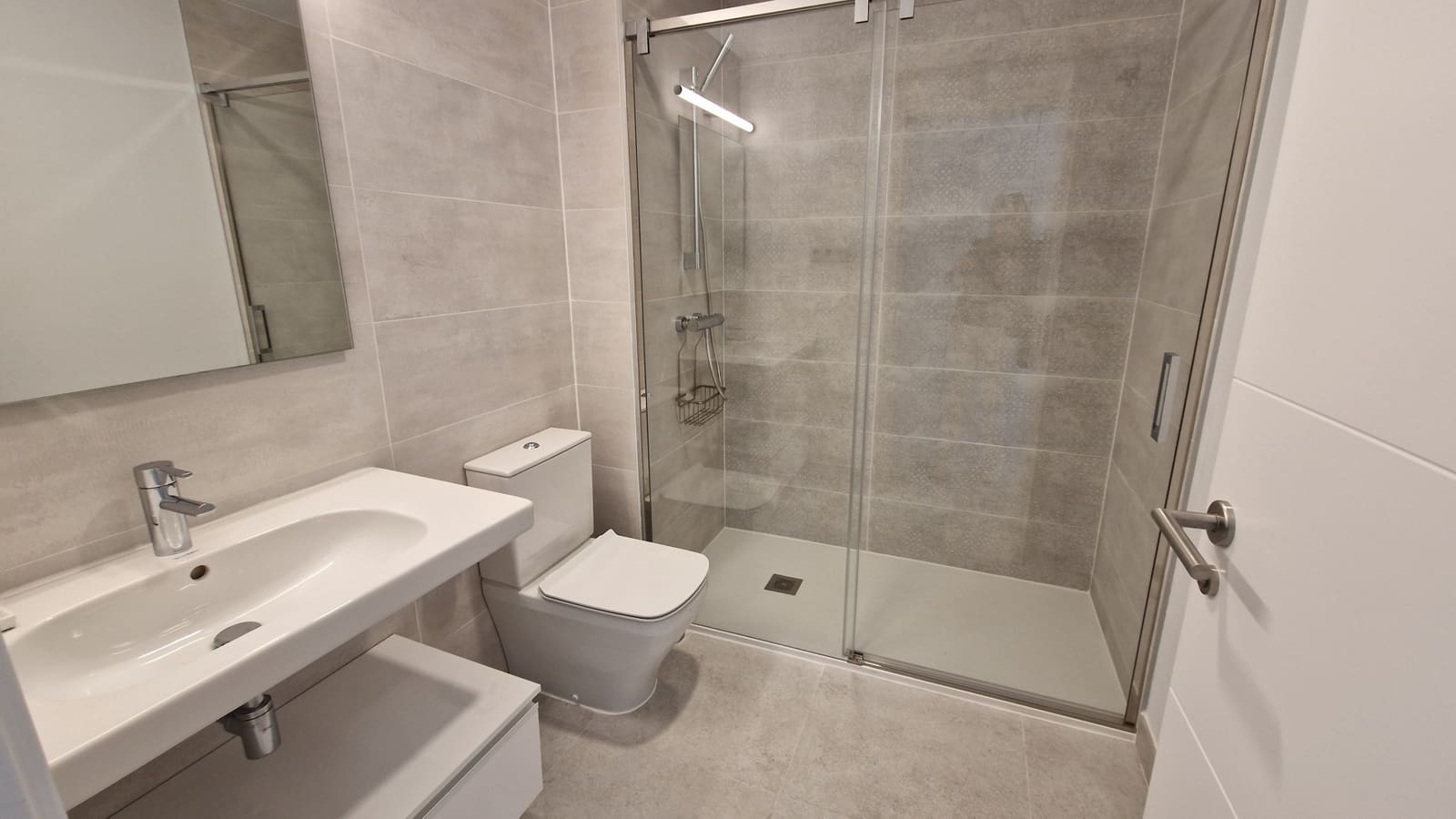 2 bedroom Apartment for sale in Estepona with pool garage - € 580,000 (Ref: 8712293)