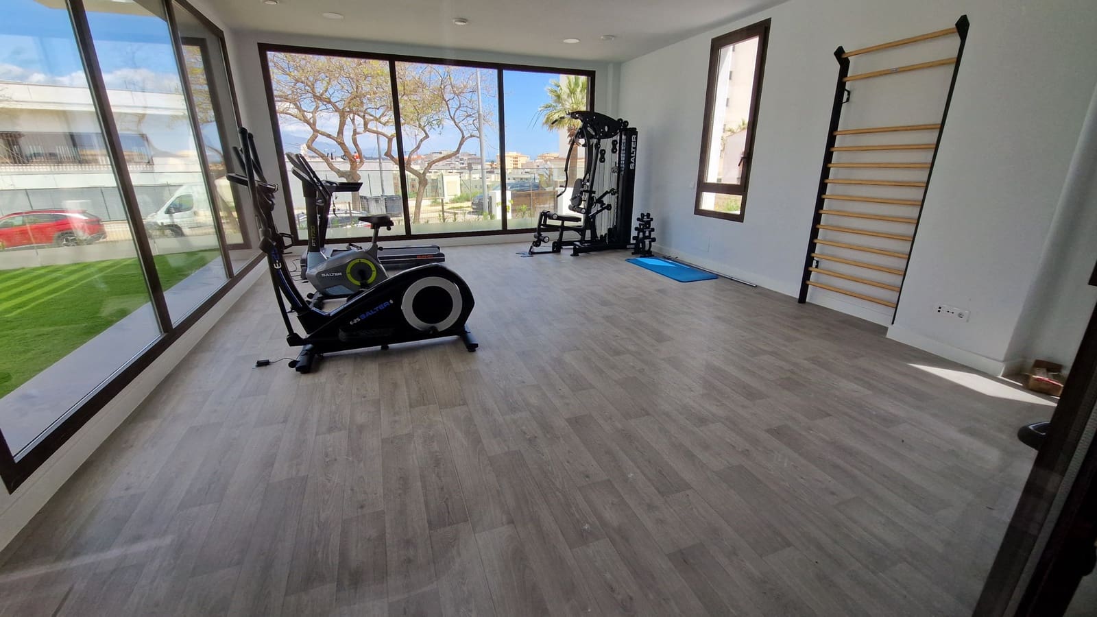 2 bedroom Apartment for sale in Estepona with pool garage - € 580,000 (Ref: 8712293)