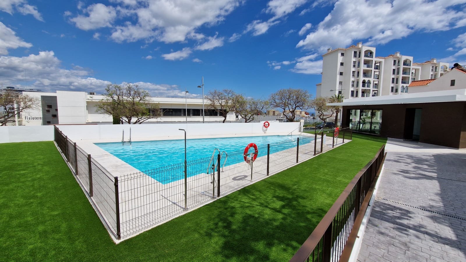 2 bedroom Apartment for sale in Estepona with pool garage - € 580,000 (Ref: 8712293)