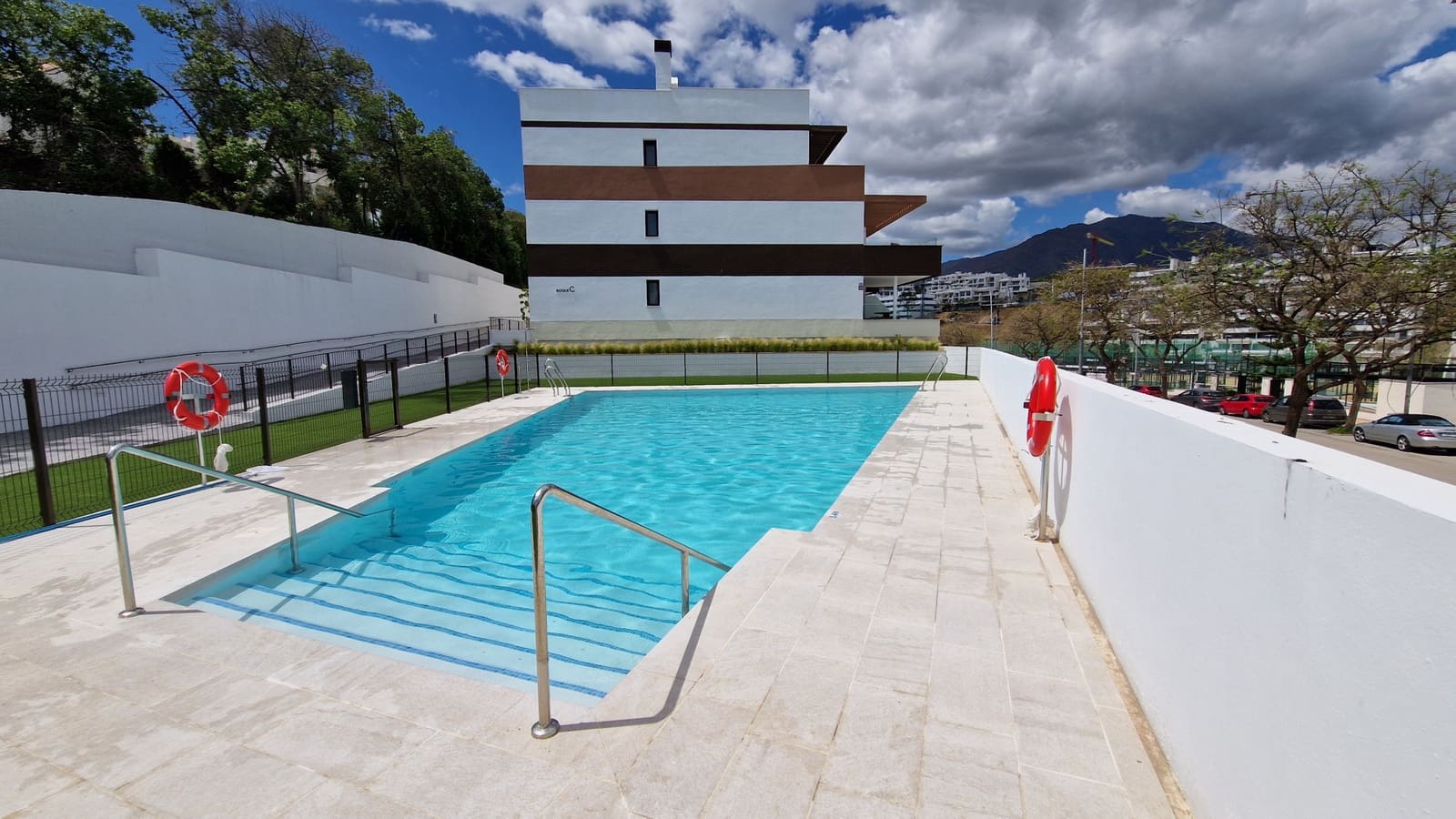 2 bedroom Apartment for sale in Estepona with pool garage - € 580,000 (Ref: 8712293)