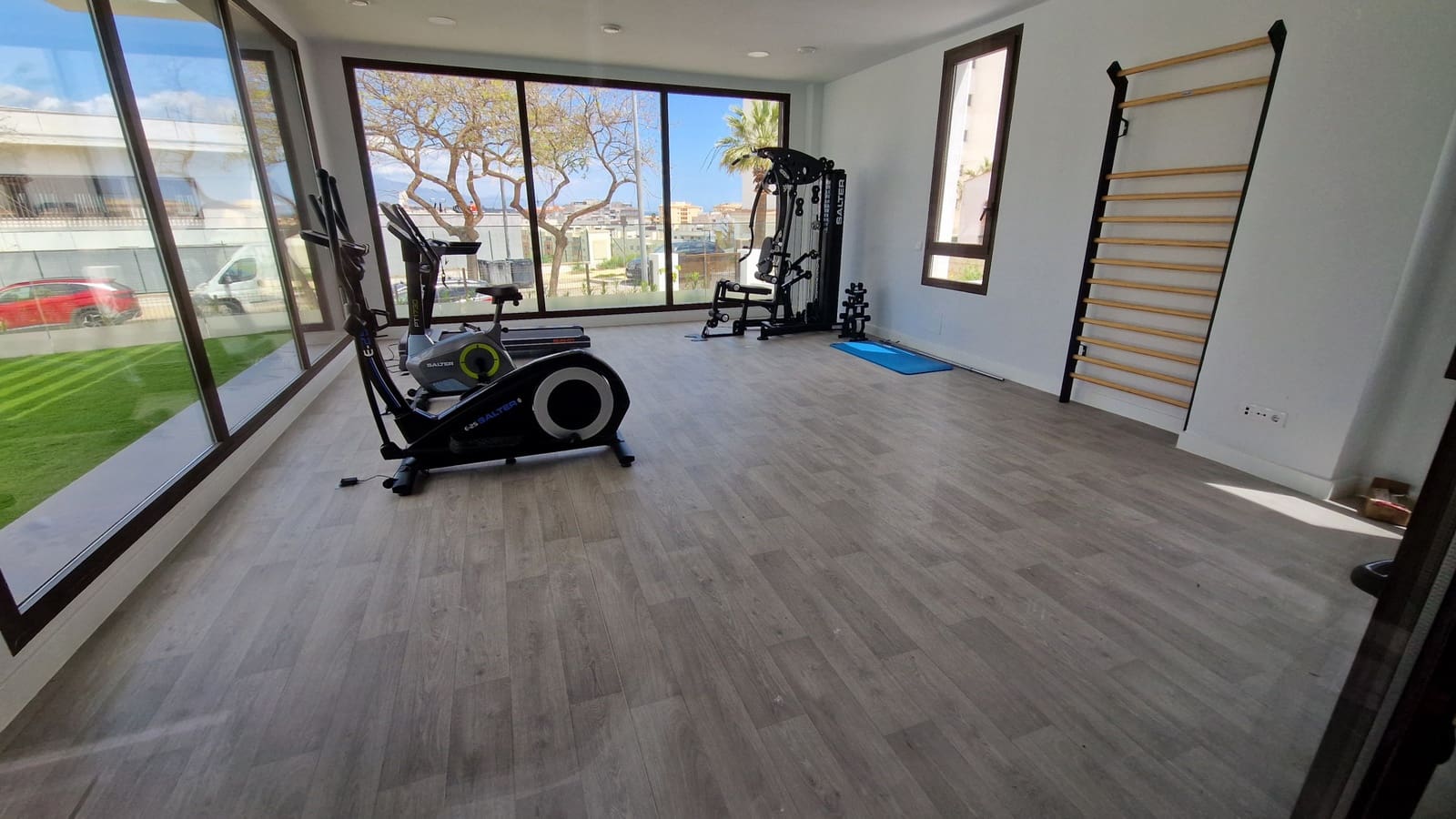 2 bedroom Apartment for sale in Estepona with pool garage - € 580,000 (Ref: 8712293)