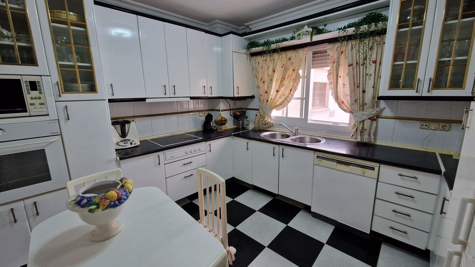 Apartamento de 2 habitaciones en Estepona en venta - 399.000 € (Ref: 8751740)