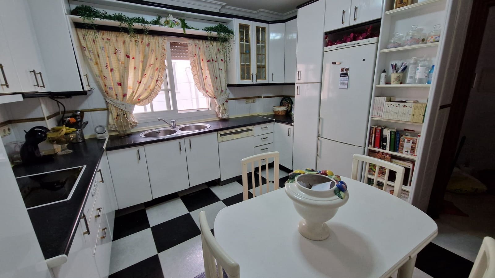 Apartamento de 2 habitaciones en Estepona en venta - 399.000 € (Ref: 8751740)