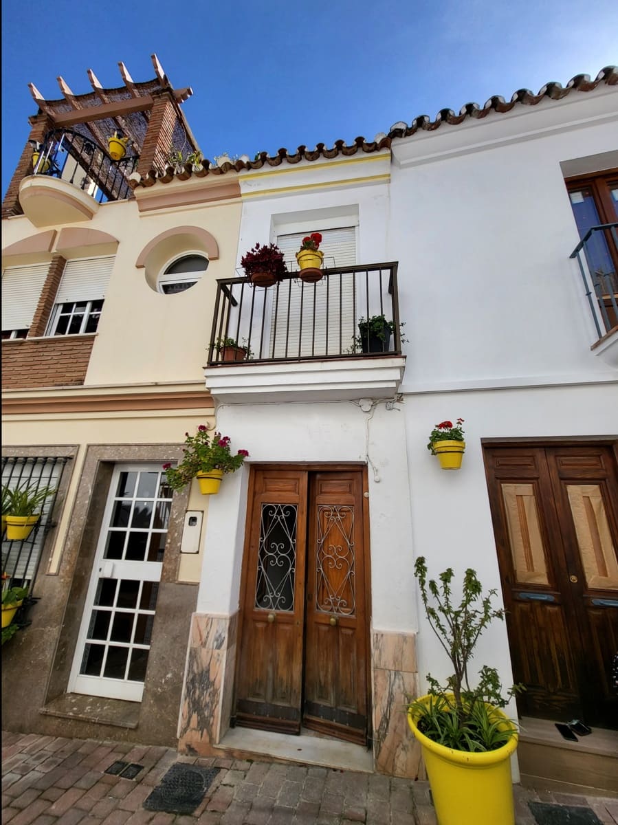 Casa de 3 habitaciones en Estepona en venta - 299.900 € (Ref: 8931762)