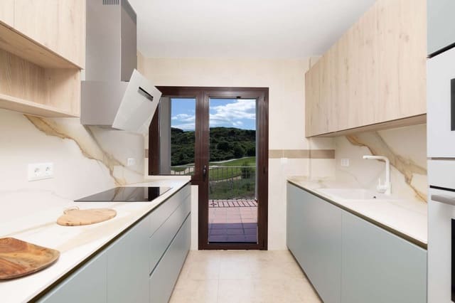 3 slaapkamer Huis te koop in Estepona met garage - € 556.225 (Ref: 9002099)