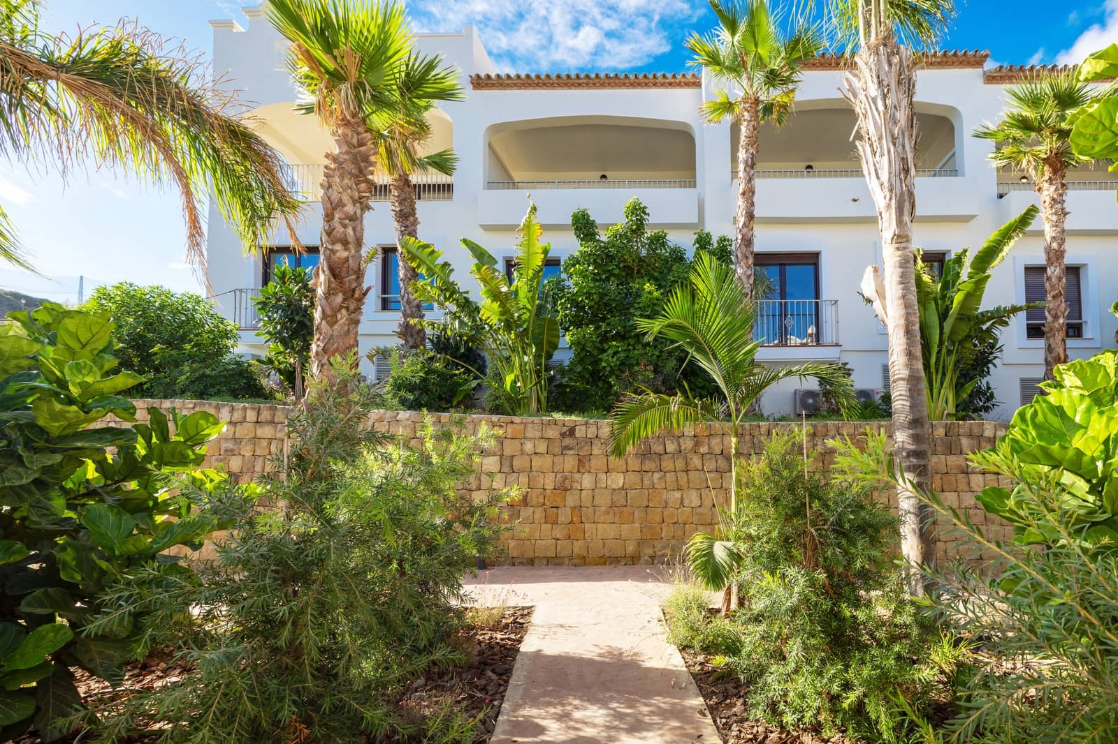 3 bedroom Townhouse for sale in Estepona with garage - € 470,250 (Ref: 9002100)
