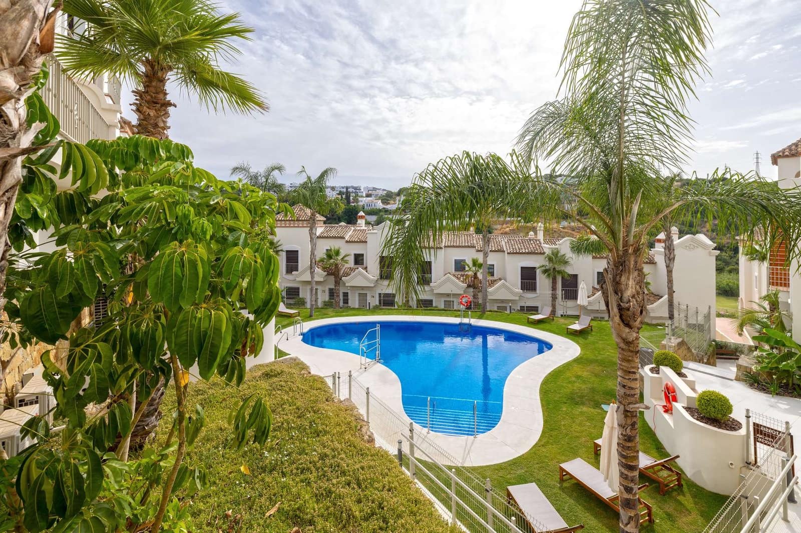 3 bedroom Townhouse for sale in Estepona with garage - € 470,250 (Ref: 9002100)