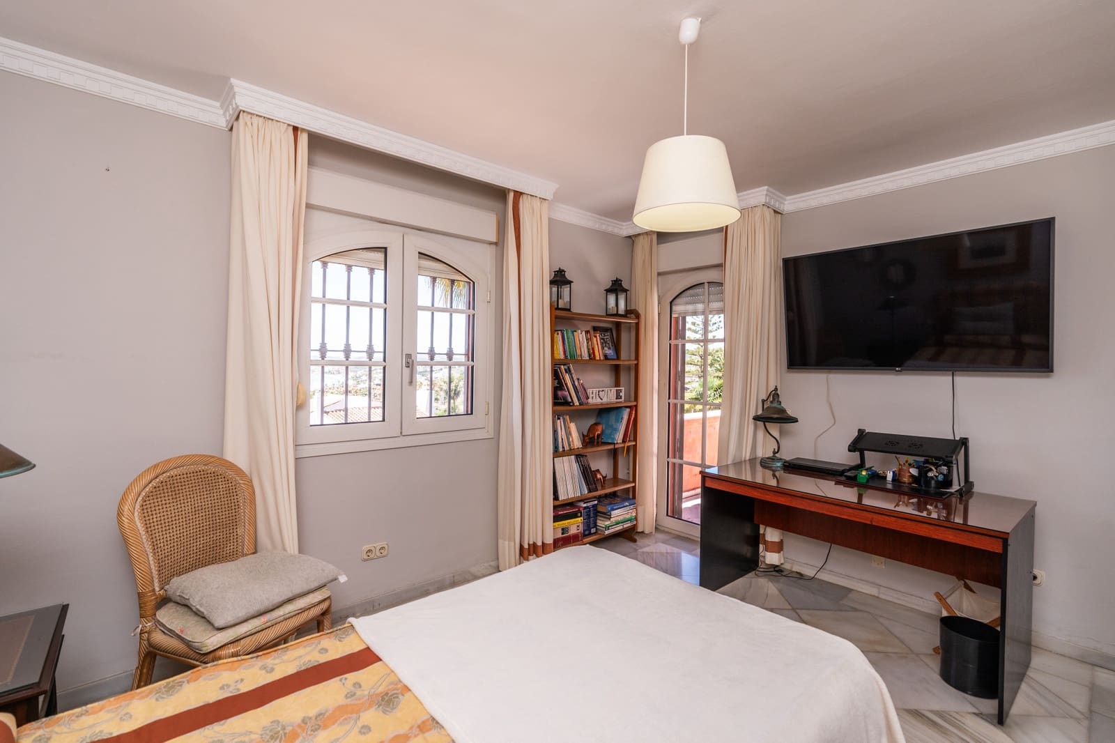 6 soveværelse Villa til salg i Estepona med swimmingpool garage - € 3.800.000 (Ref: 9009832)