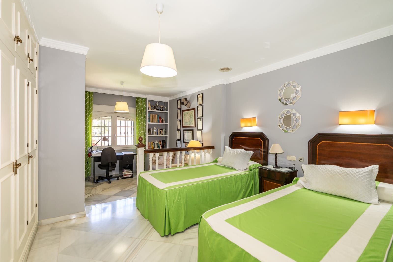 6 soveværelse Villa til salg i Estepona med swimmingpool garage - € 3.800.000 (Ref: 9009832)